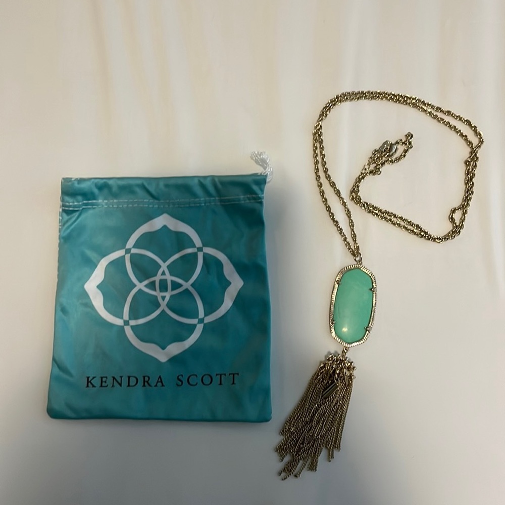 Kendra Scott necklace